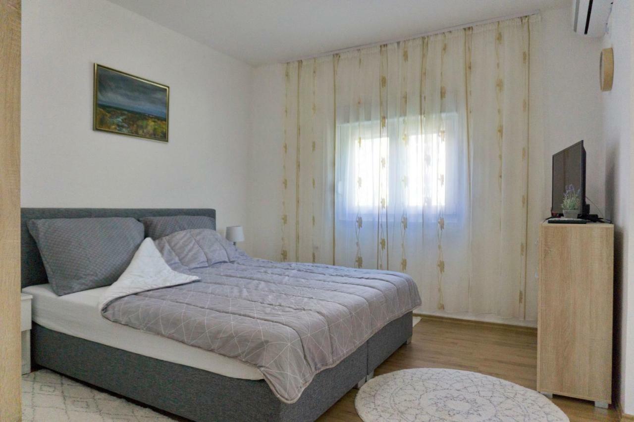 Apartmani Ambasador Требине Екстериор снимка